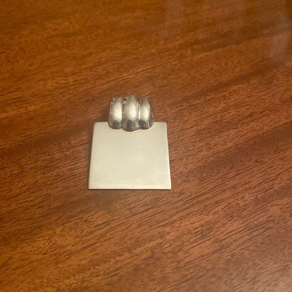 New sterling silver, engravable pendant. approximately 1 in.²